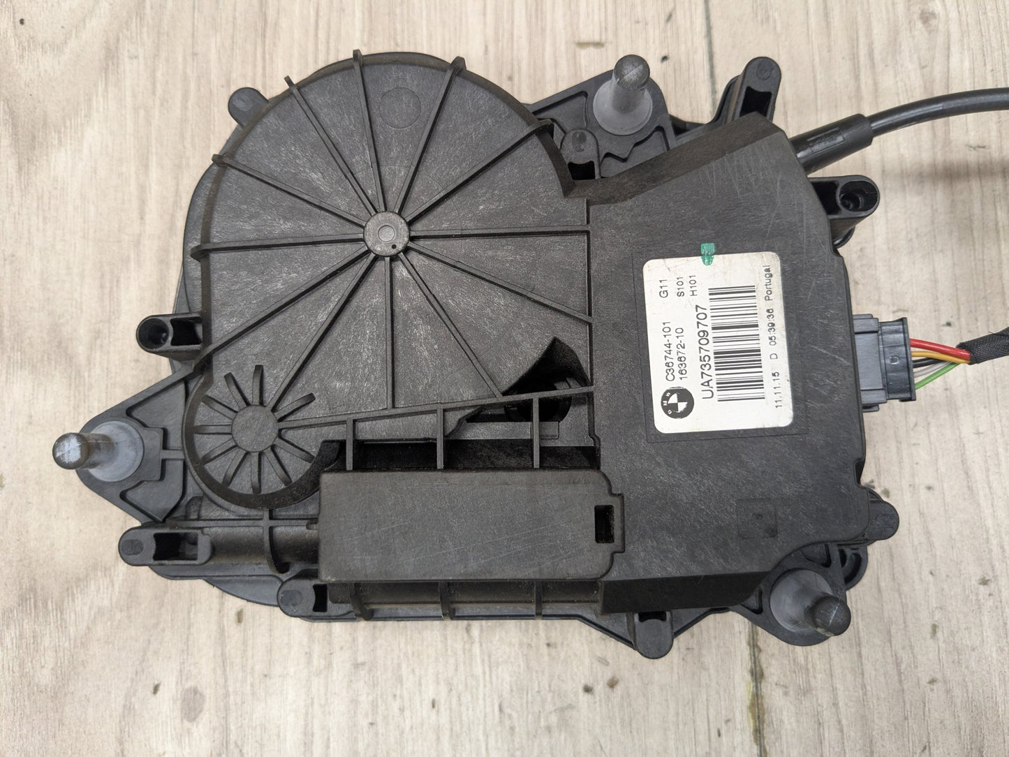 2016 BMW 750i G12 Liftgate Trunk Lid Liftgate Lock Latch Actuators SET 7441014 16-22 OEM BMW G11 G12 740 750 M760 Trunk Lid Power Lock Drive Actuator