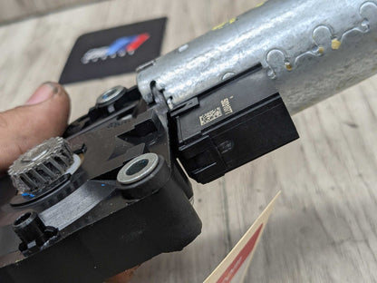 2023 BMW M240i G42 Sunroof Sun Roof Glass Motor 7424804 OEM BMW G20 G22 G26 G42 G80 G82 G87 M2 M3 M4 Sunroof Moonroof Motor Drive Unit
