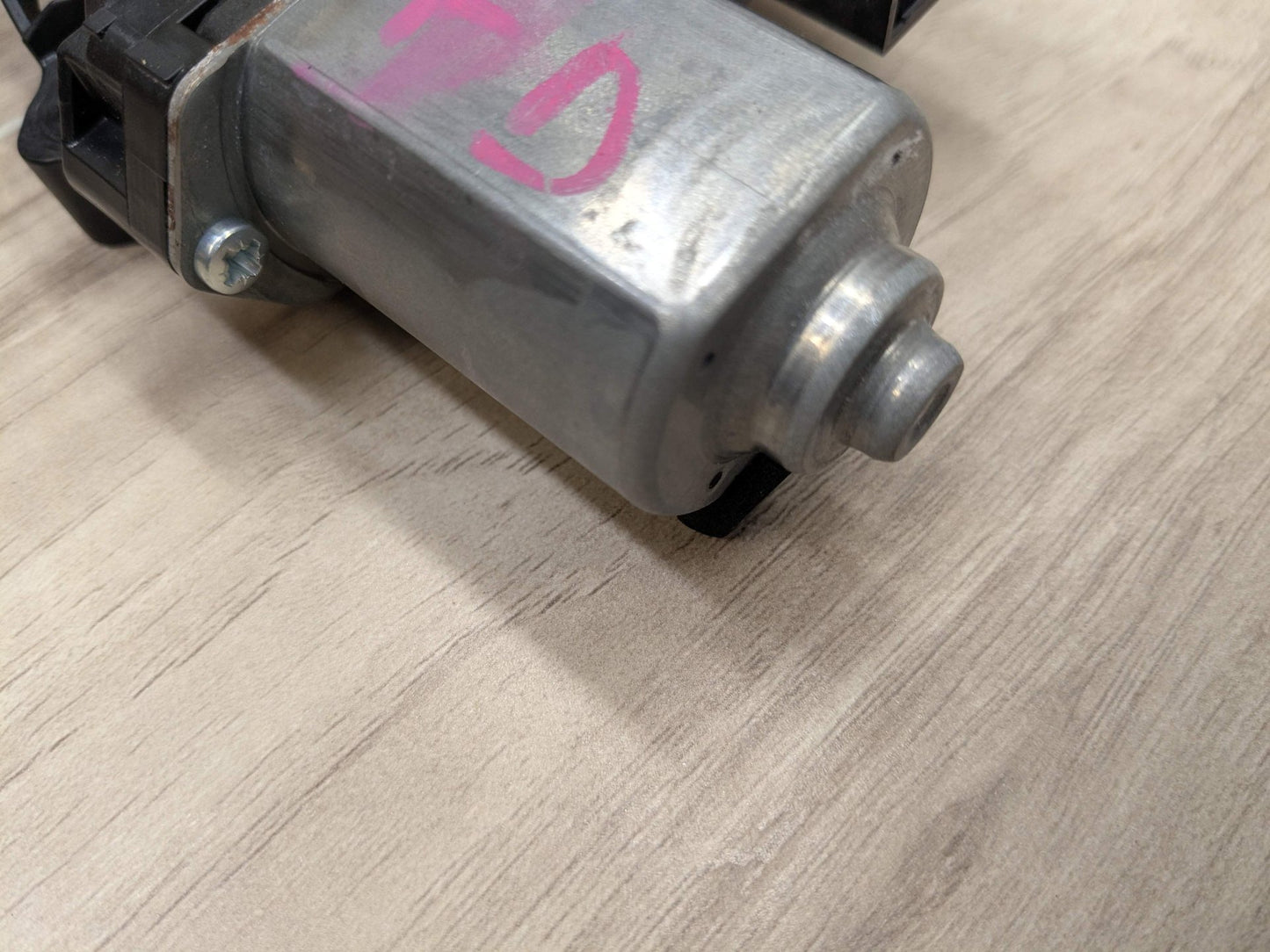 2021 BMW M340i G20 Front Left Driver Door Window Glass Regulator Motor 8498859 OEM BMW G20 G80 330 M340 M3 FRONT Left Driver Side Door Window Regulator Motor