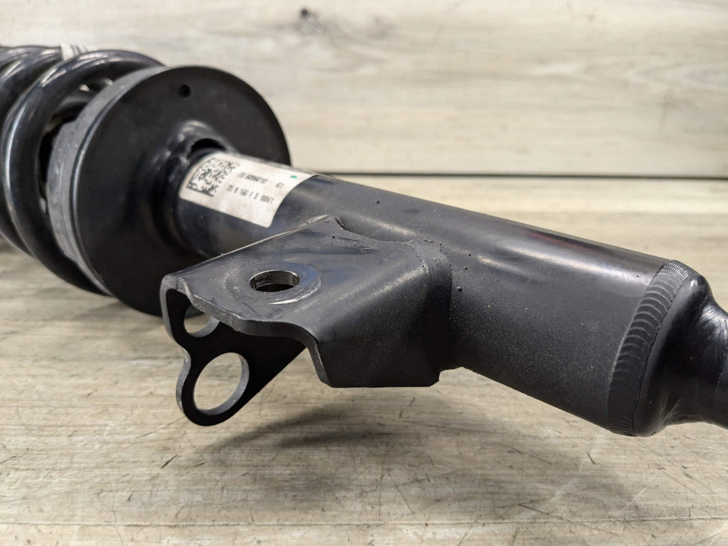 2021 BMW 540i G30 Rear Right Passenger Spring Strut Shock Absorber 6896010 21-23 OEM BMW G30 540 REAR Right Passenger Side Strut Shock Absorber w/ Spring