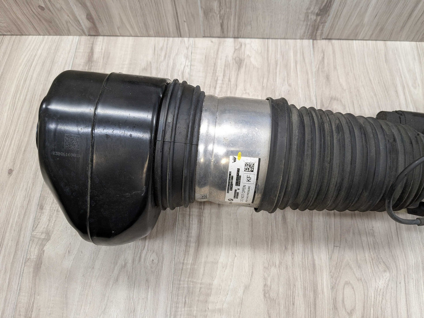 16-22 OEM BMW G11 G12 740iX 745eX 750iX B7 FRONT Right Passenger Air Shock Strut