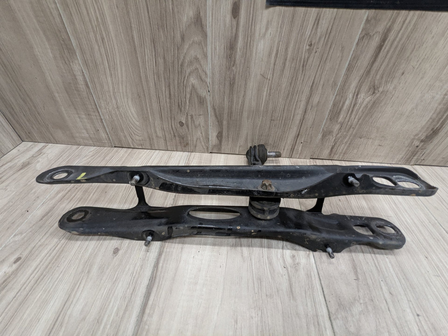 2018 BMW M550i G30 Rear Left Driver Control Arms SET 6861125 OEM BMW G11 G12 G14 G15 G16 G30 Rear Left Driver Upper Lower Control Arm SET