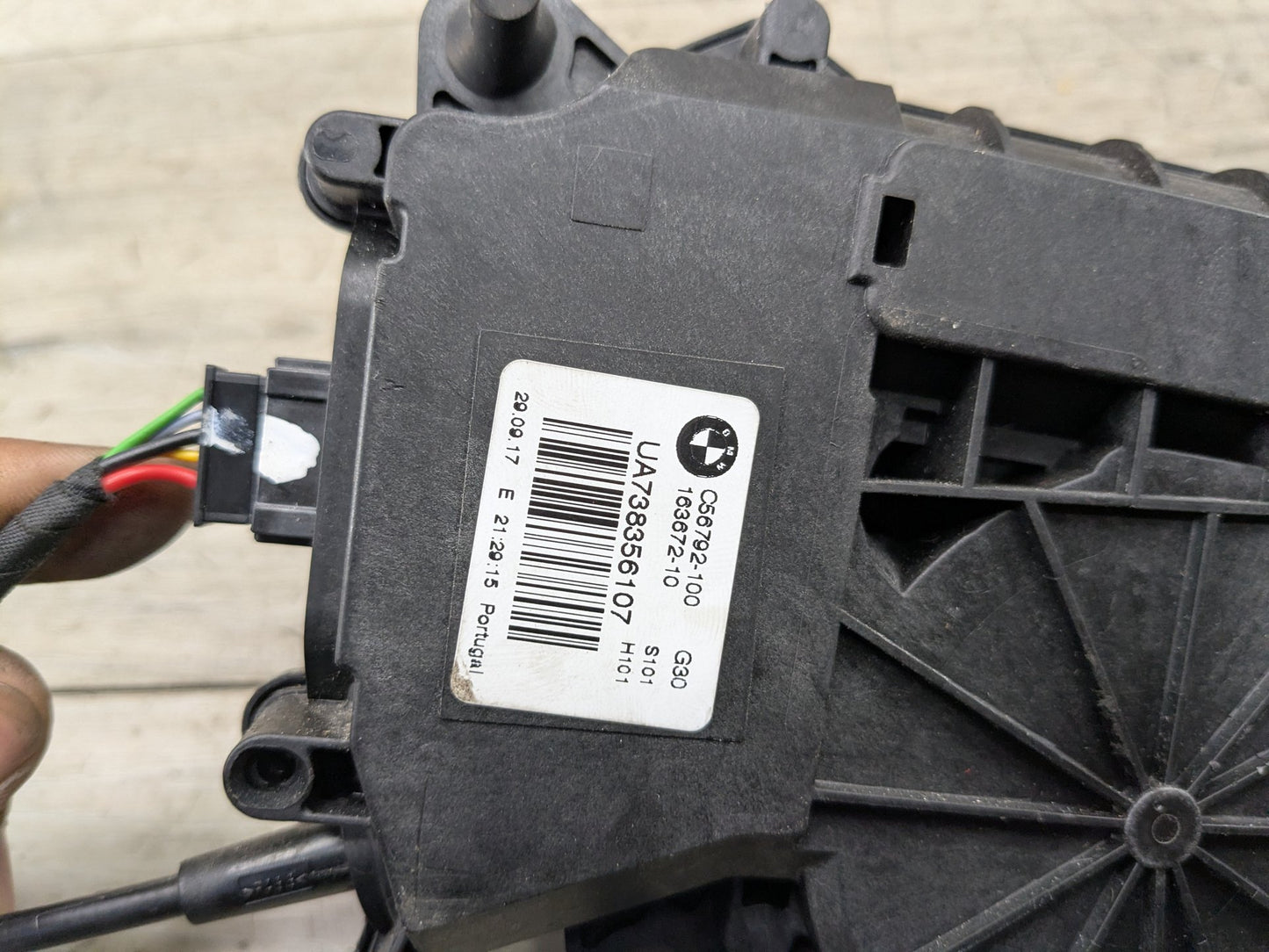 2018 BMW X3 G01 Liftgate Trunk Lid Liftgate Lock Latch Actuators SET 7383561 OEM BMW F90 F97 G01 G12 G22 G30 X3 M5 Trunk Lid Actuator Latch Lock System SET
