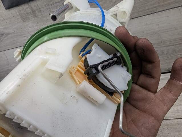 2015 BMW X5 F15 Fuel Gas Tank Sending Unit Assembly 7403906