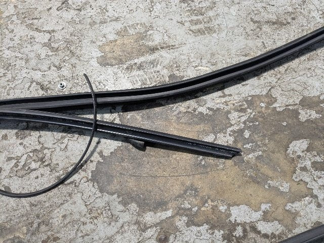 OEM BMW G23 G83 430 M440 Convertible Front Windshield Seal Sealing Weather Strip