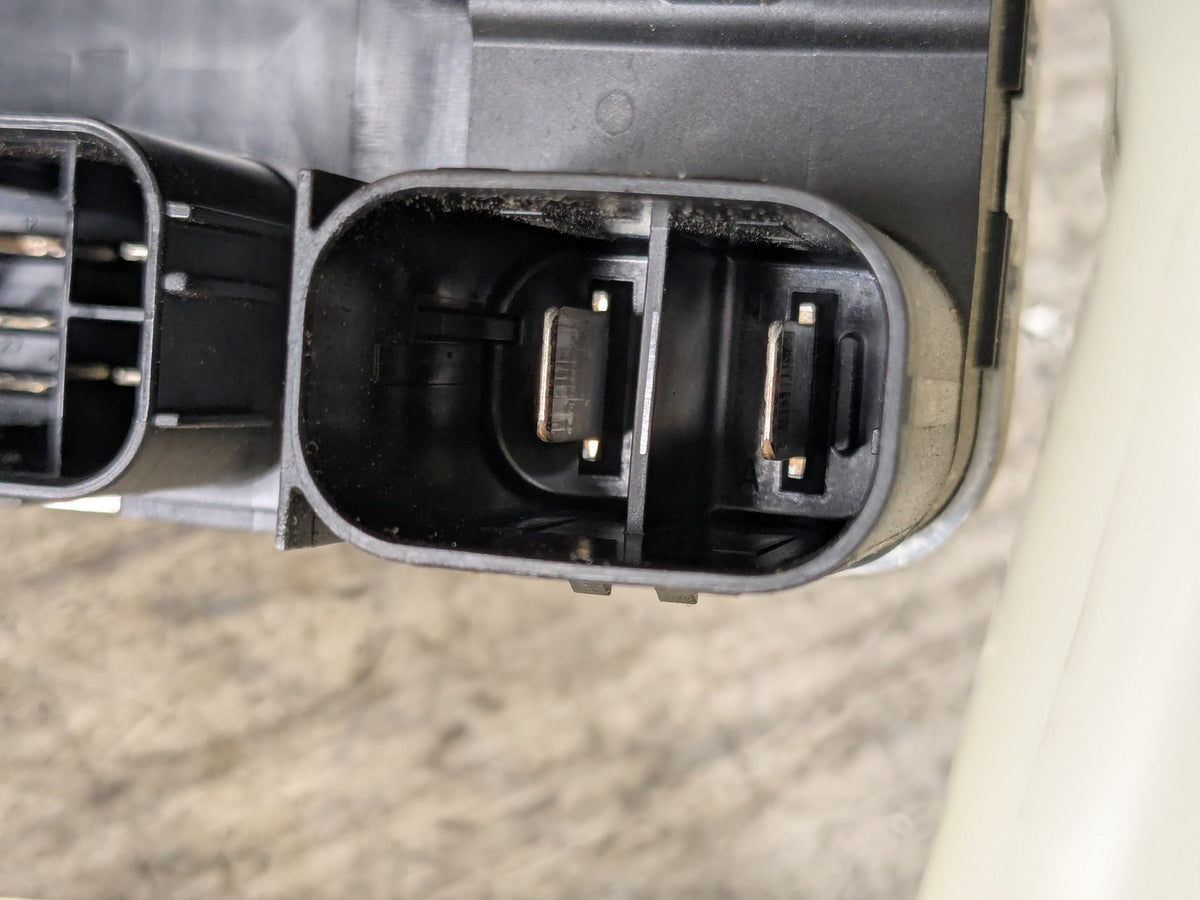 2019-2026 BMW X5 G05 ABS Pump Module 6899247 ENGINE STARTER: The engine may no be able o be s ar ed. I he dri er repea edly a emp s o s ar he engine using excessi ely long s ar ing a emp s, his may cause an elec rical o erload o he s ar er. OEM