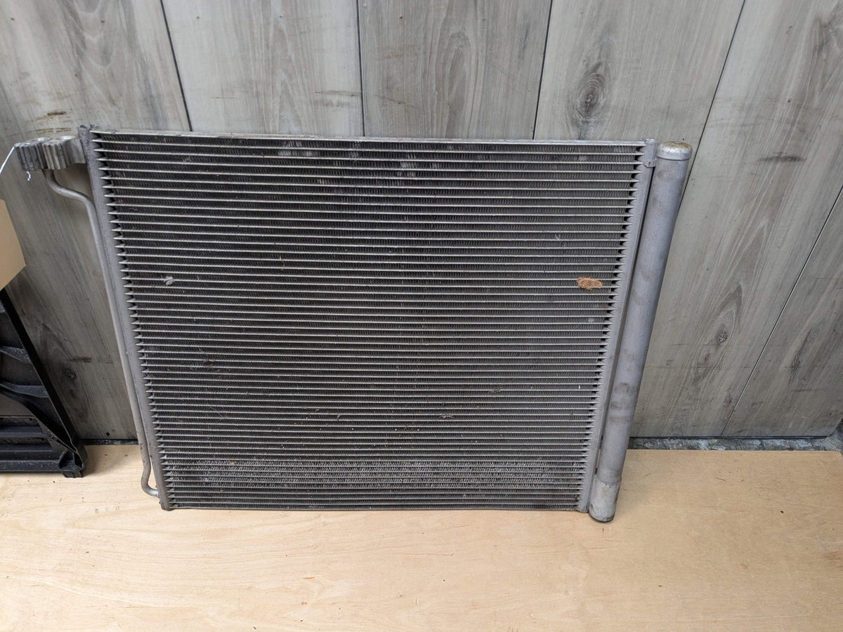 09-19 *NOTE* BMW X5M X6M Engine S63R Radiator Condenser Fan Shroud ASSEMBLY E70