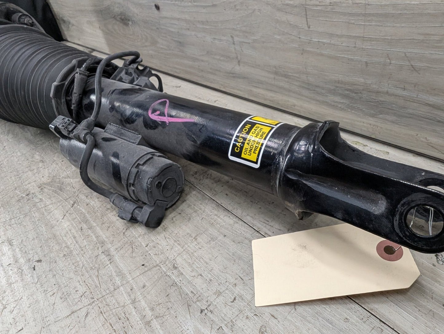 2017 BMW 740i G12 Front Right Passenger Spring Strut Shock Absorber 6877554 AFT BMW 16-22 G11 G12 740i RWD Front Right Passenger Air Shock Strut Absorber