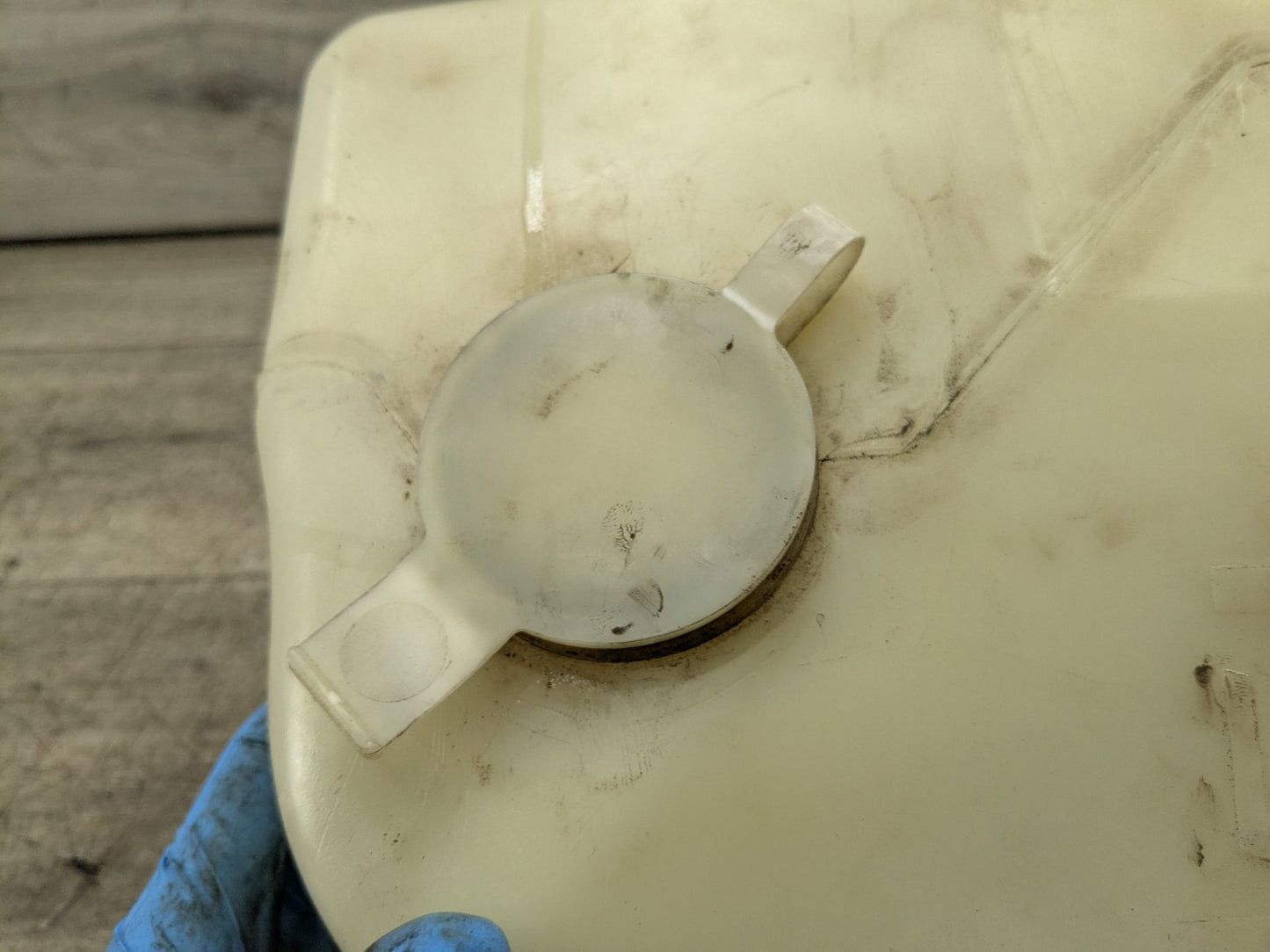 1996-2003 BMW Z3 E36 Windshield Reservoir Tank Assembly 1365848