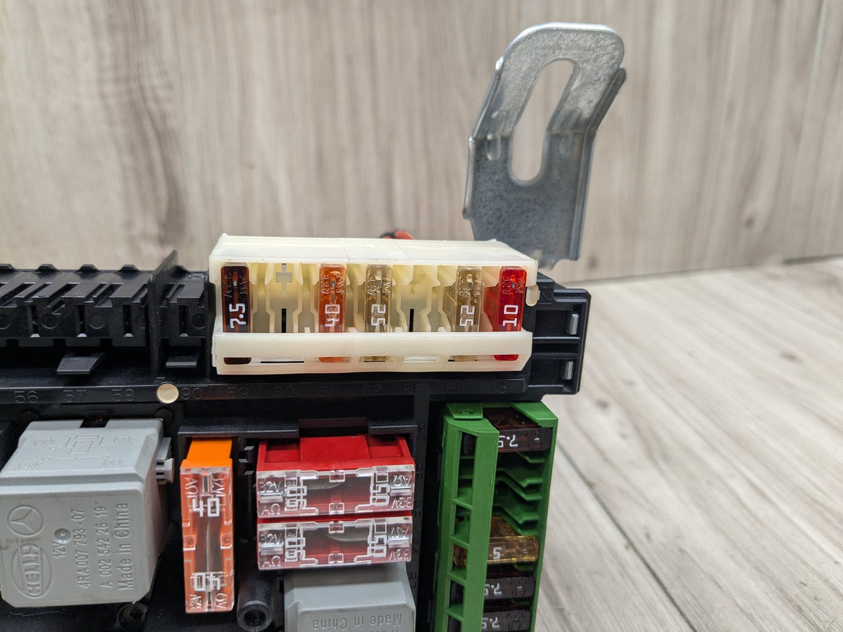 OEM Mercedes W207 W212 E350 E550 Rear SAM Trunk Signal Control w/ Fuse Box