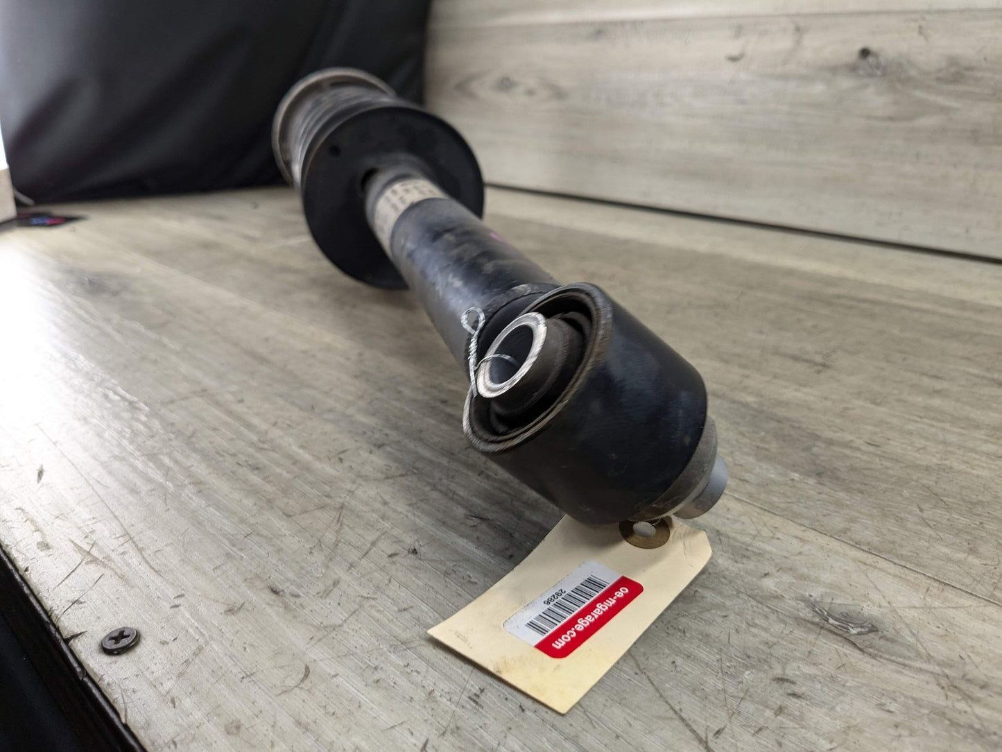 2017 BMW 540i G30 Rear Left Driver Spring Strut Shock Absorber 6866617 OEM BMW G30 530 540 REAR Left Right Side Suspension Strut Shock Absorber Spring