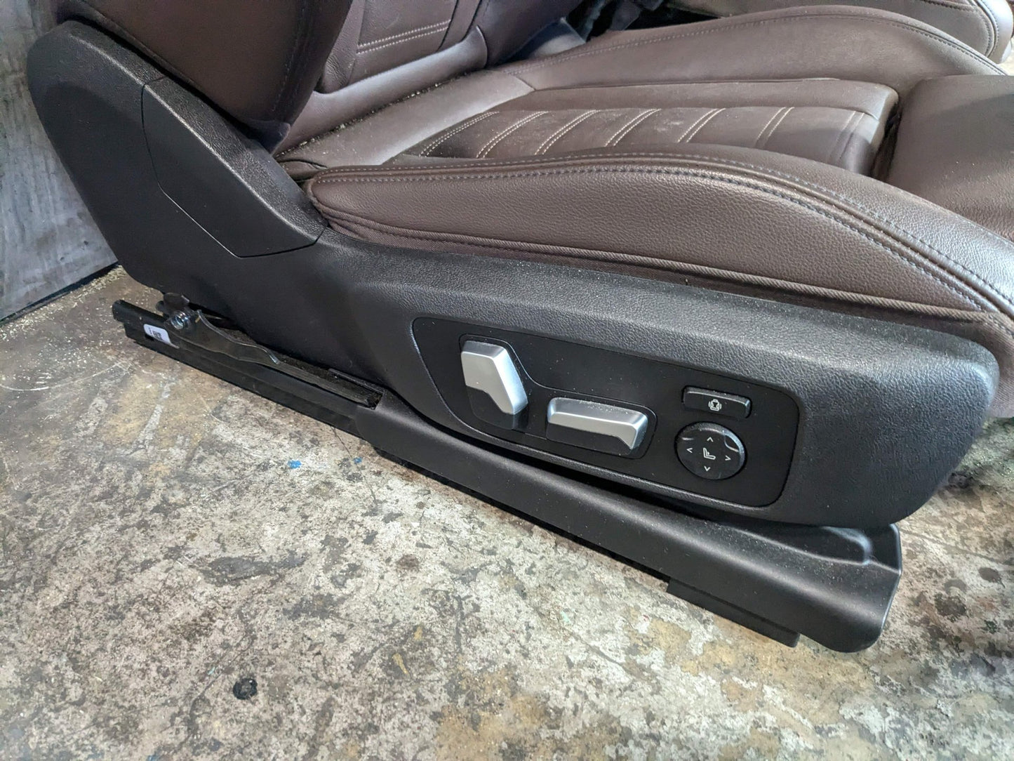 2019 BMW X3 G01 Front Left Driver Right Passenger Seat Assemblys SET Brown