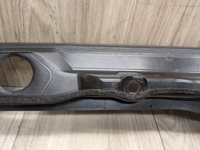 OEM BMW F90 M5 G30 530 540 M550 Front Right Engine Support Sealing Cover Trim
