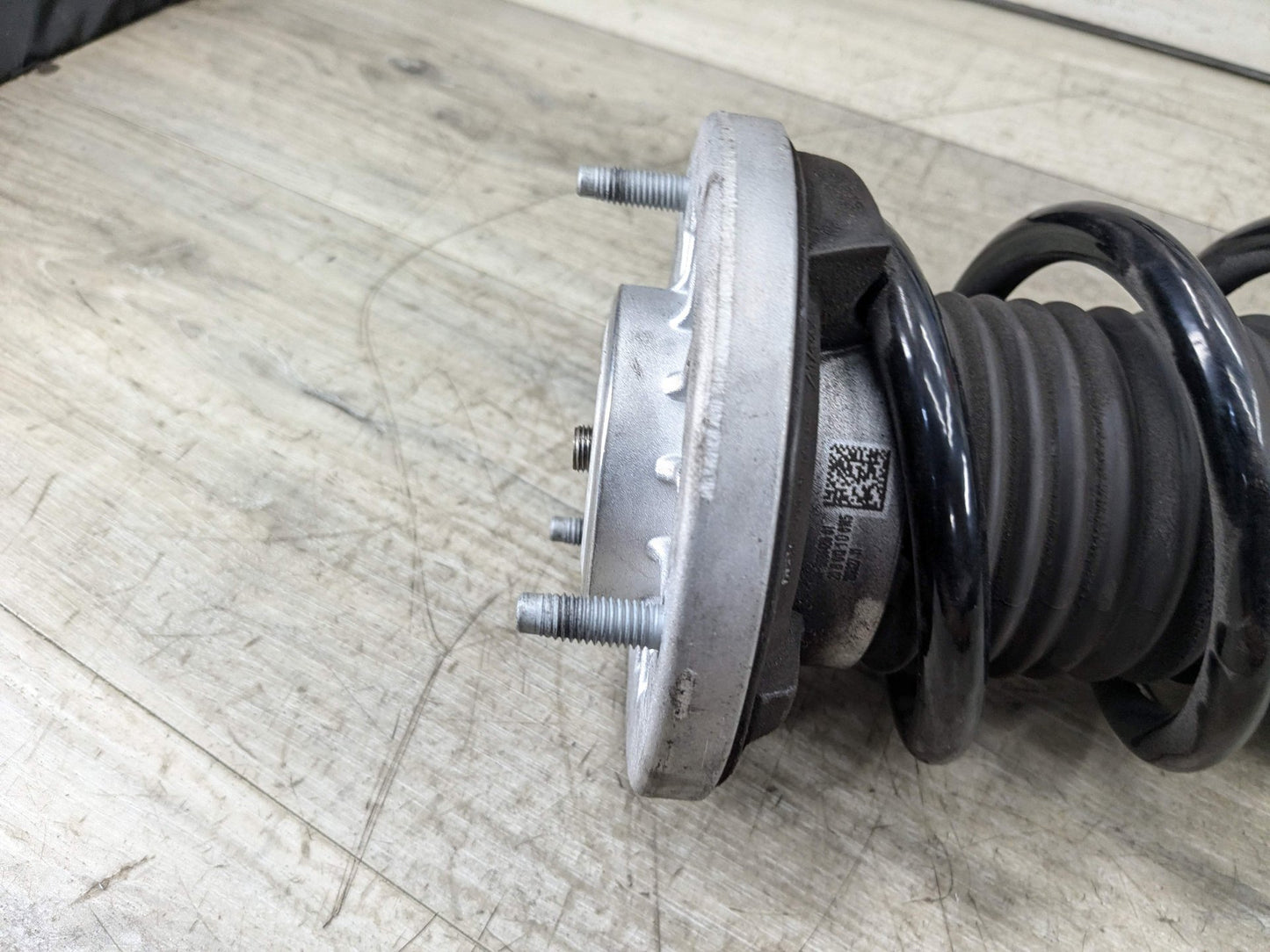2021 BMW 540i G30 Rear Left or Right Spring Strut Shock Absorber 6896015 21-22 OEM BMW G30 540 REAR Left Right Side Strut Shock Absorber w/ Spring