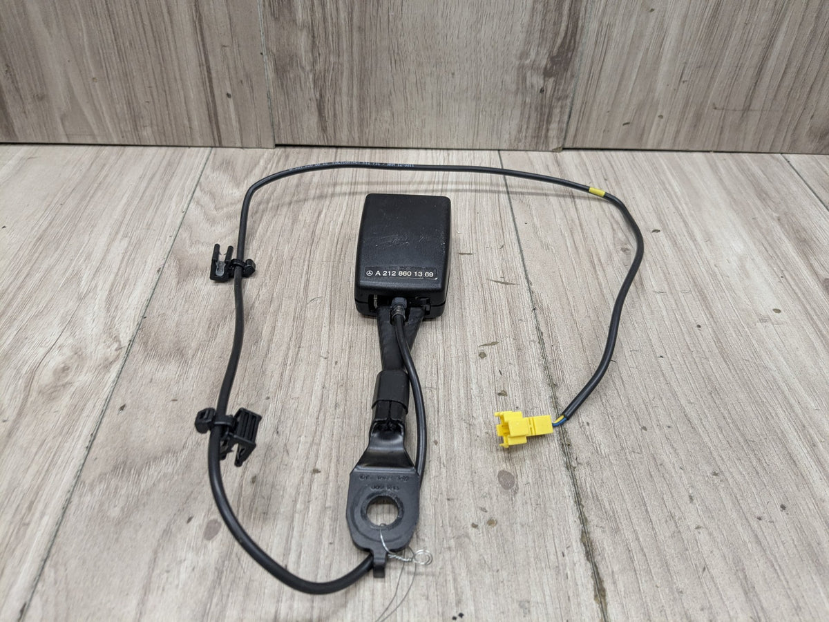 OEM Mercedes W212 E350 E550 Front Left Right Driver Passenger Seat Belt Buckle