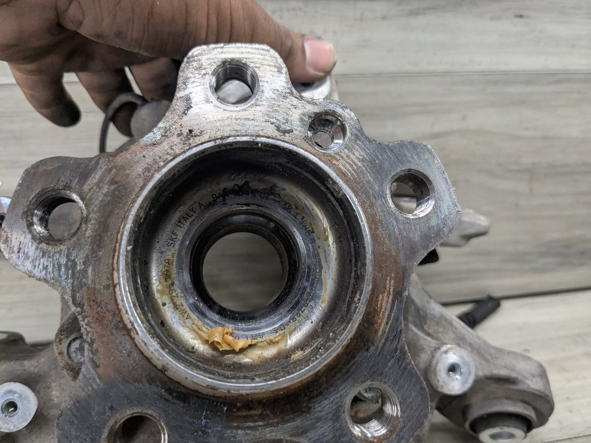 2021 BMW M340i G20 Rear Left Driver Spindle Knuckle w/ Bearing 6899305 19-25 OEM BMW G20 330 M340 REAR Left Driver Knuckle Wheel Hub Spindle Bearing OEM