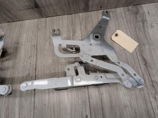 OEM BMW F15 F16 F85 F86 X5 X6 Left Right Hood Hinge Support Bracket SET White