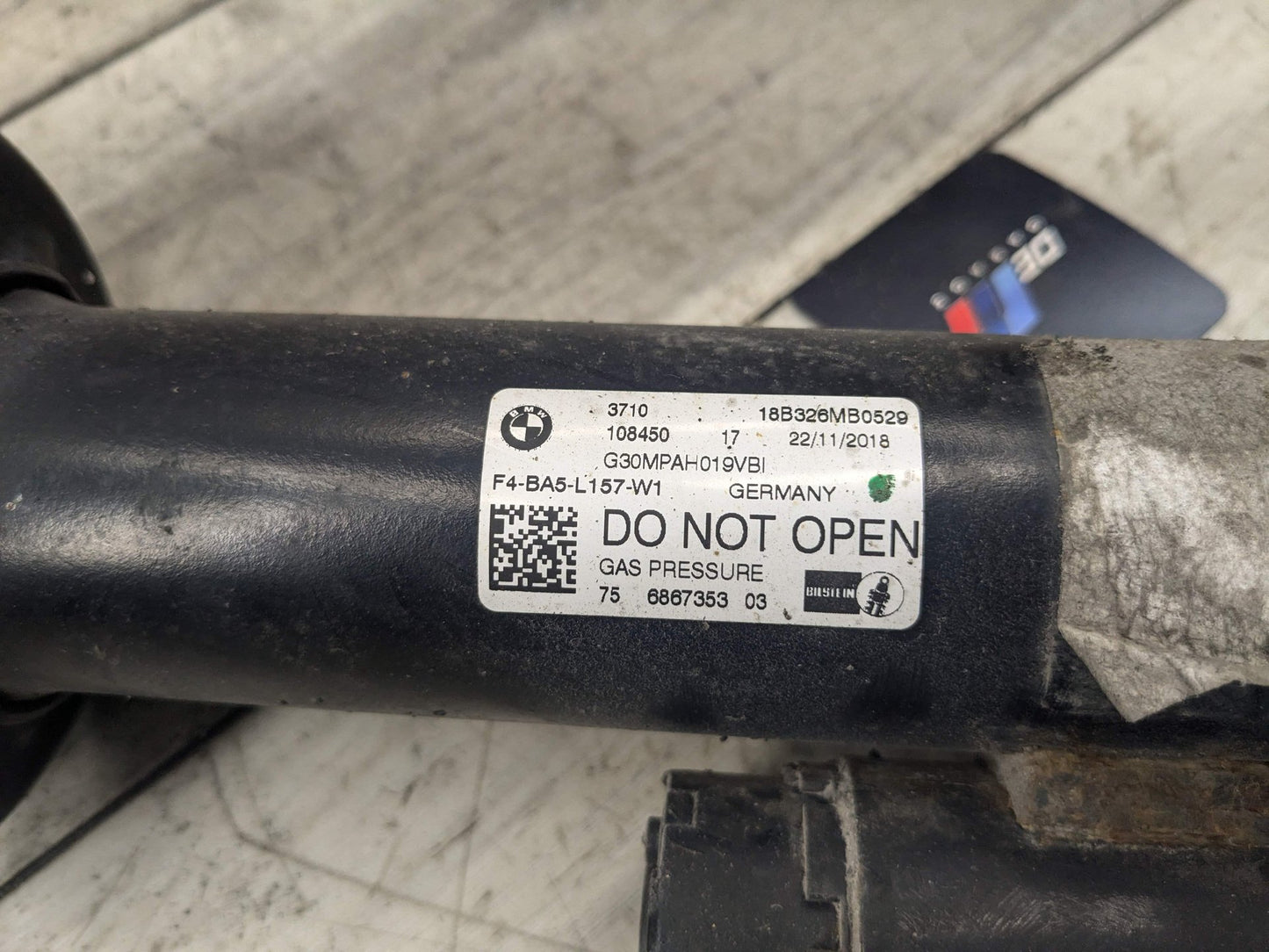 2019 BMW M550i G30 Rear Left Driver Spring Strut Shock Absorber 6867353 NOTE* OEM BMW G30 M550iX REAR Left Driver Side Strut Shock Absorber Spring VDC