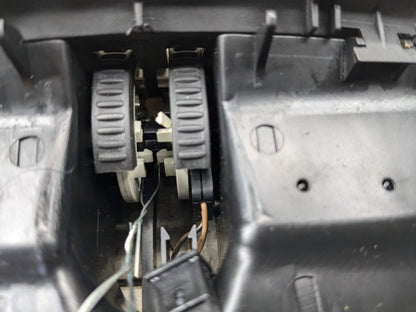 06-11 OEM BMW E90 E91 328 330 335 M3 Sedan Interior Central Console Rear Vent