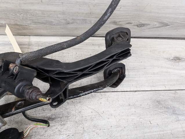 1996 - 2003 BMW Z3 E36 MANUAL Gas Pedal Clutch Brake Assembly 1158659 M54B25O0