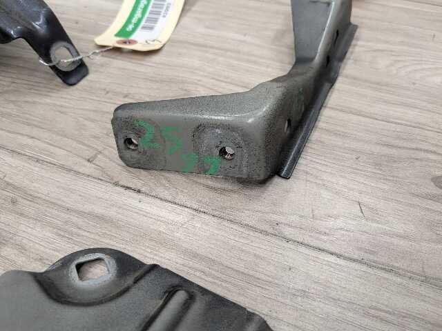 16-22 OEM BMW F48 X1 28i 28iX Front Left Driver Side Fender Holder Bracket SET