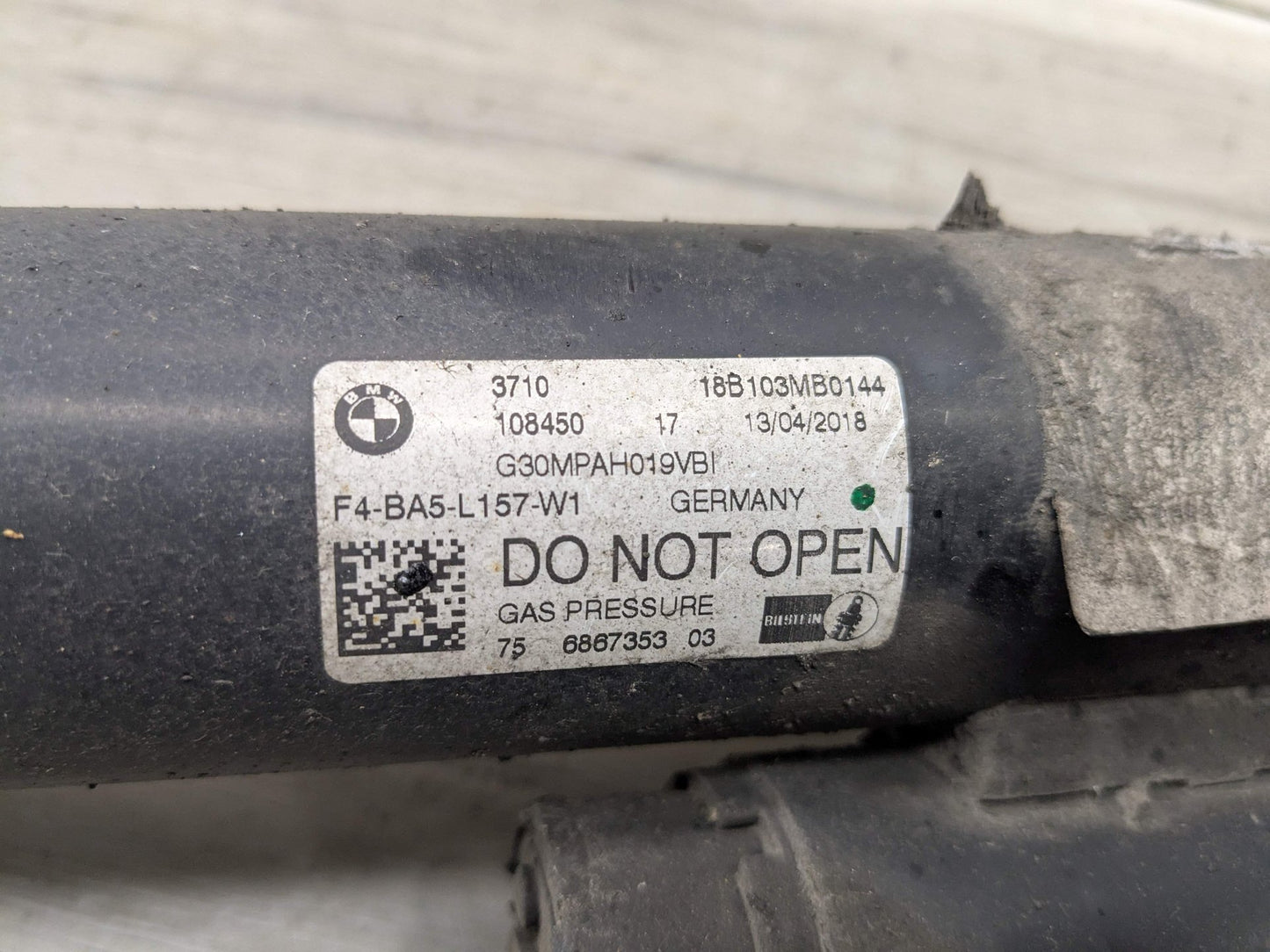 2018 BMW M550i G30 Rear Left Driver Spring Strut Shock Absorber 6867353 17-23 OEM BMW G30 M550 Rear Left Driver Side Strut Shock Absorber w/ Spring VDC