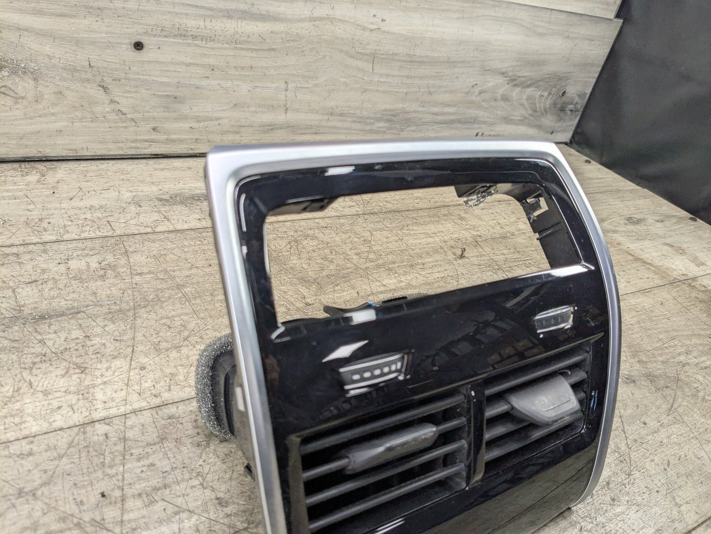OEM BMW F95 F96 G05 G06 G07 G09 X5 X6 X7 REAR Center Console AC Air Vent Trim