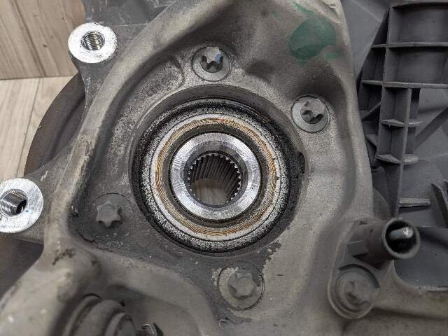 2014 Mercedes-Benz E550  Front Right Passenger Spindle Knuckle w/ Bearing 0