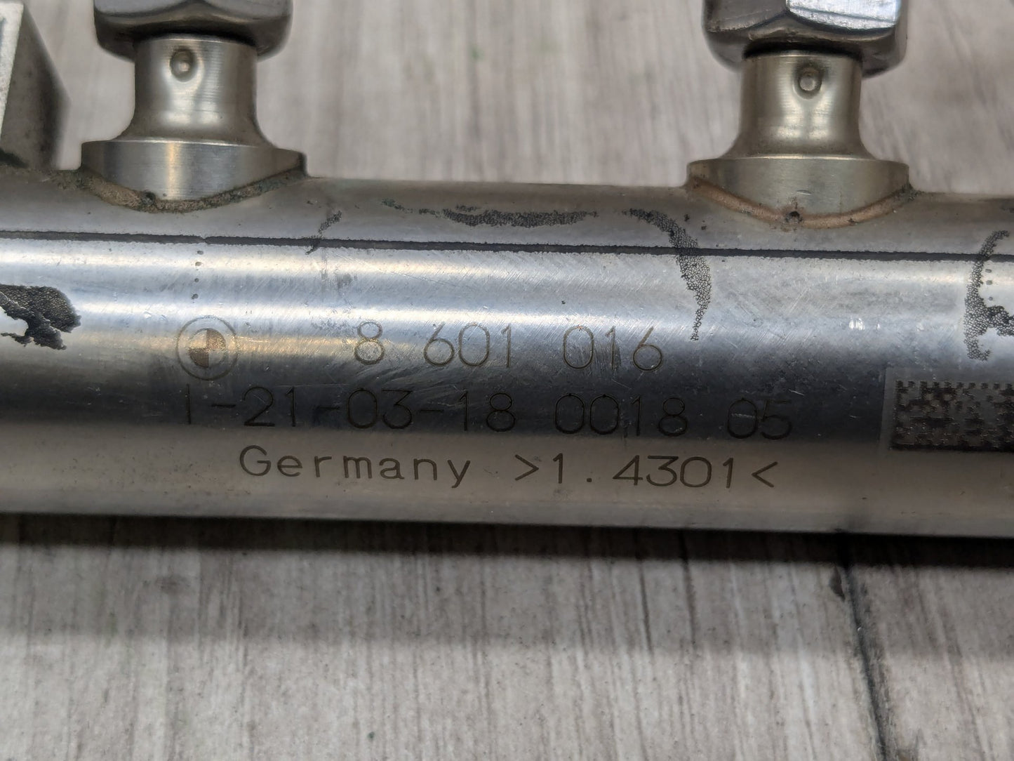PRE-LCI OEM BMW G12 750 G30 M550 Engine N63R Right Fuel Injector Rail Lines 5-8