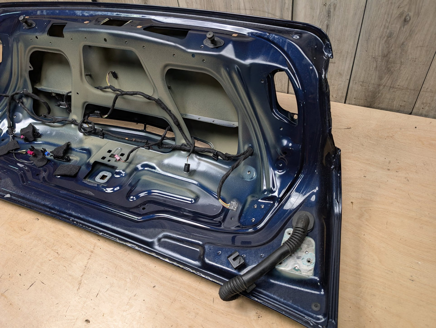 11-17 OEM Mercedes A207 C07 W207 E350 E400 E550 Trunk Lid Panel Deck Shell Blue Blue 890