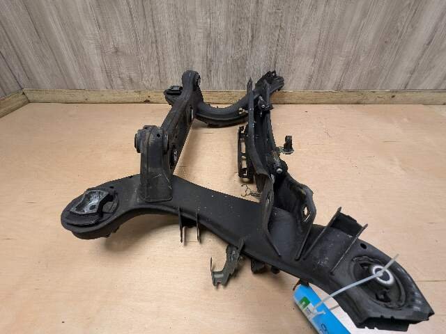 10-16 Mercedes A207 C207 W204 W207 W212 Rear Subframe Support Cradle Crossmember