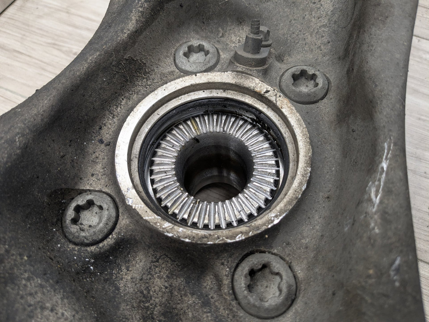 OEM BMW G30 530 540 M550 AWD Front Left Driver Hub Spindle Knuckle Wheel Bearing