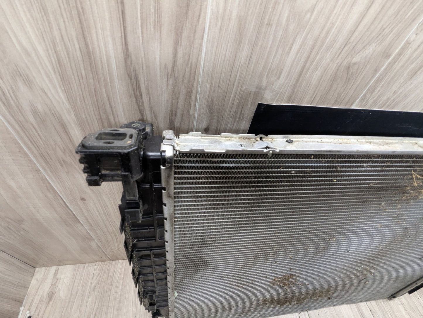 2016 BMW 750i G12 Cooling Radiator 8743667 16-19 OEM BMW G11 G12 G30 750 M550iX Auxiliary Coolant Radiator N63R
