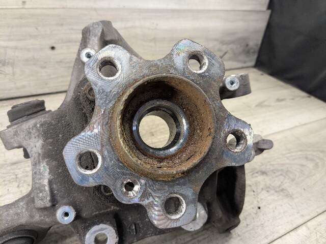 2017 - 2023 BMW M550i G30 Rear Right Passenger Spindle Knuckle w/ Bearing 6866338 N63B44O2