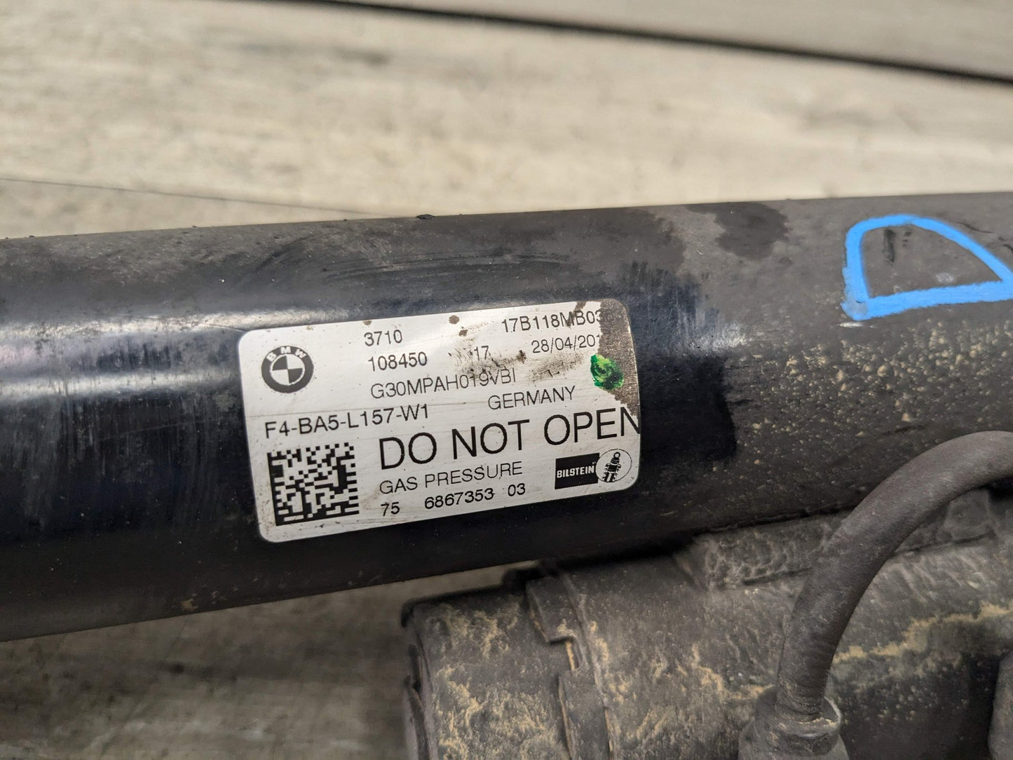 2018 BMW 550i G30 Rear Left Driver Spring Strut Shock Absorber 6867353 17-23 OEM BMW G30 M550 Rear Left Driver Side Strut Shock Absorber w/ Spring VDC