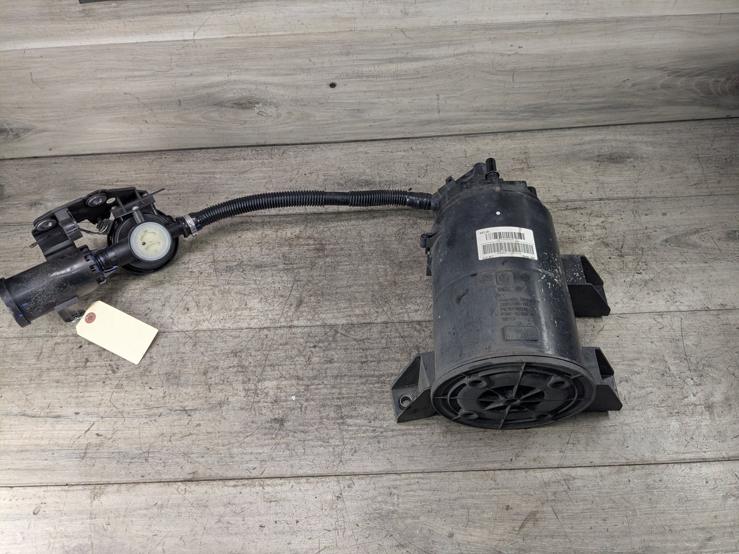 2020 BMW X3 G01 Fuel Vapor Charcoal Canister 7459686 OEM BMW G01 G02 F97 X3 X4 Charcoal Filter Fuel Tank Vapor Evaporator Canister