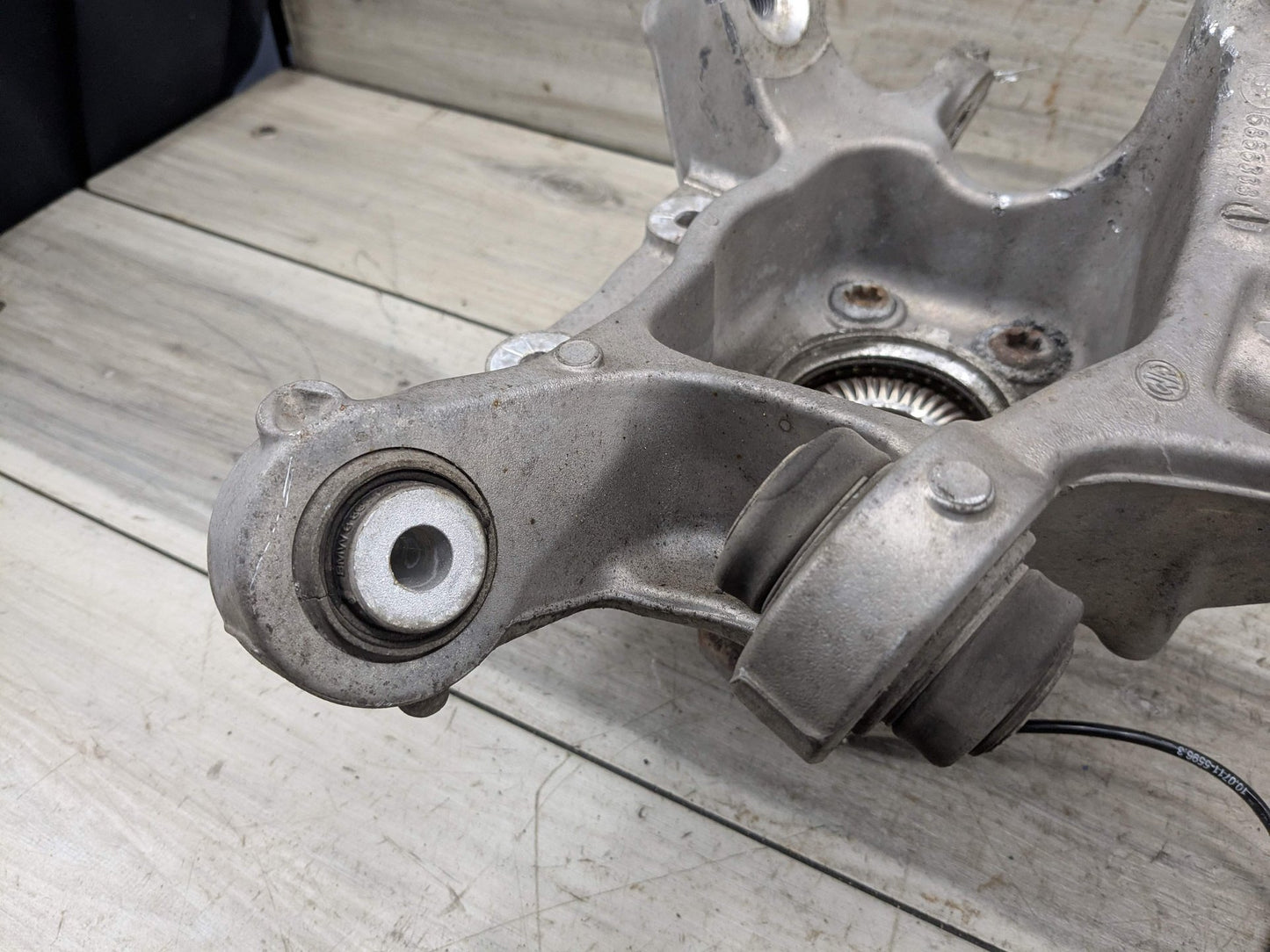 2019 BMW M550i G30 Rear Right Passenger Spindle Knuckle w/ Bearing 6866336 17-23 OEM BMW G30 530 540 M5550 REAR Right Passenger Hub Knuckle Bearing Carrier
