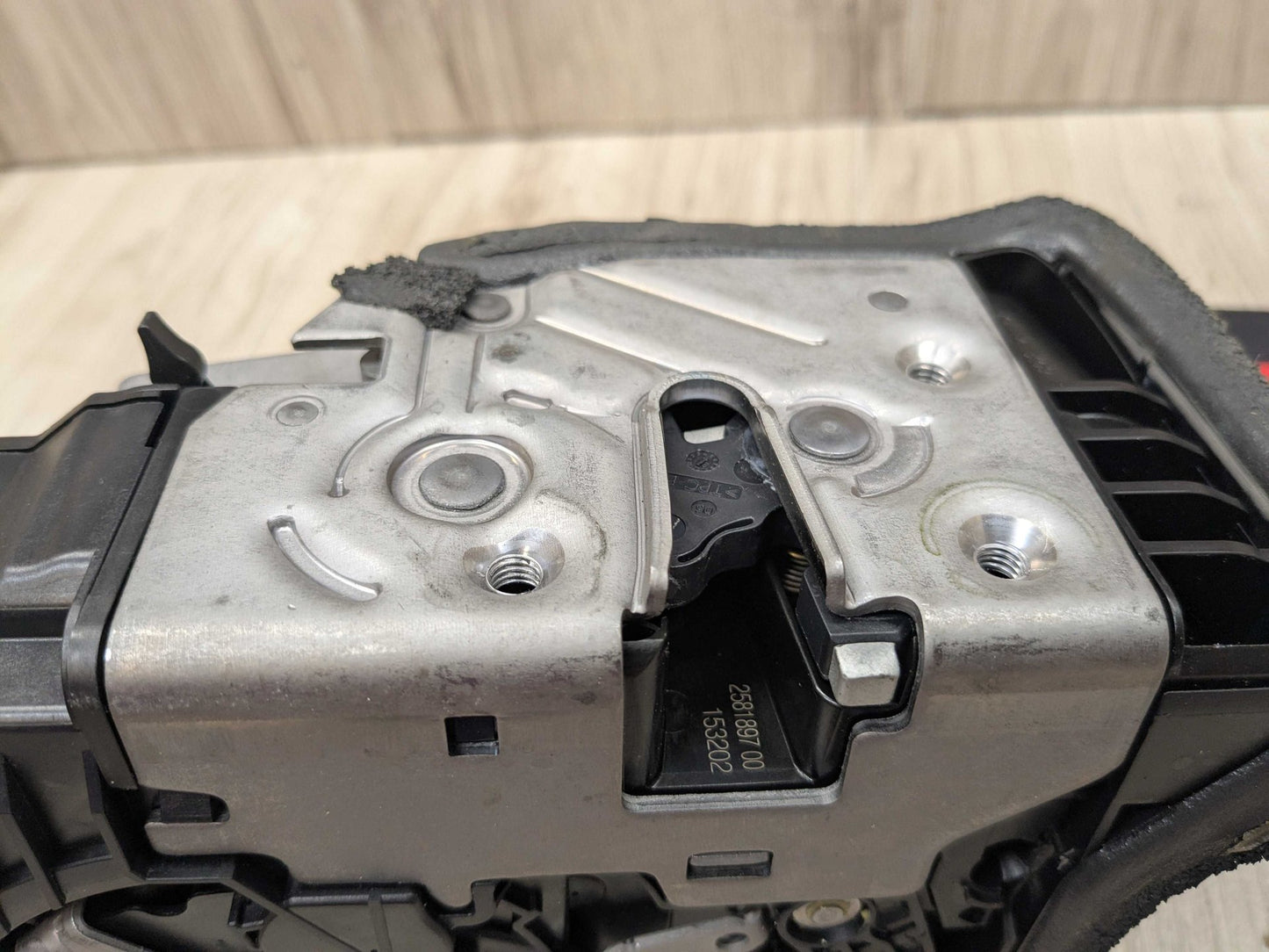 2016 BMW 750i G12 Rear Left Driver Door Latch Lock Actuator w/ Soft Close 2581897 16-22 OEM BMW G11 G12 REAR LEFT DRIVER Side Door Lock Latch Actuator SOFT CLOSE