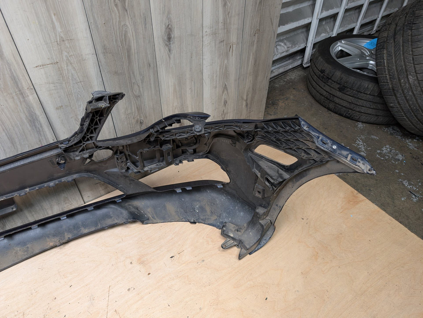 *10-13 OEM Mercedes A207 C207 W207 E350 E550 Front Bumper Cover Panel Blue 890 Blue 890