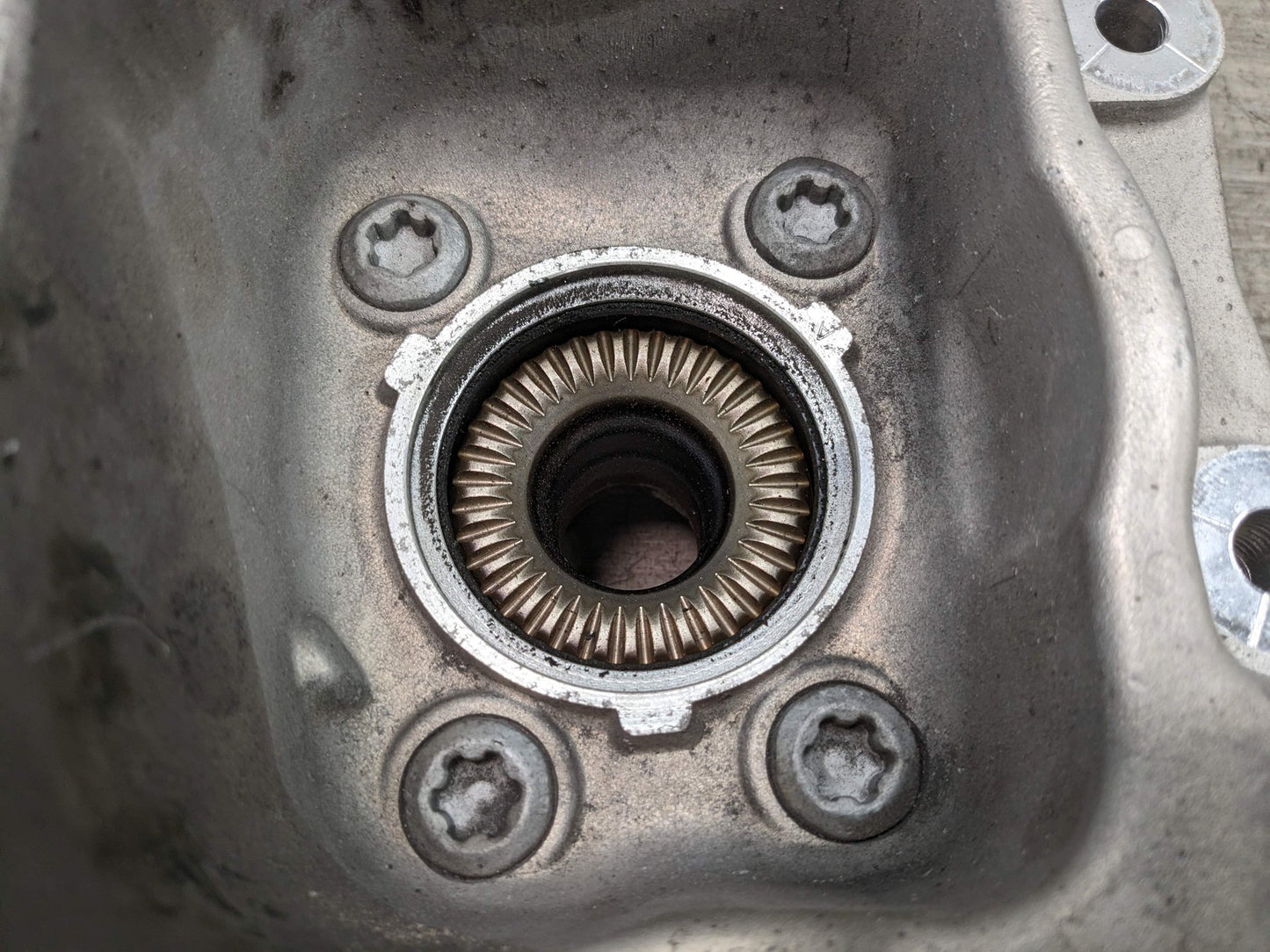 2018 BMW 540i G30 Rear Right Passenger Spindle Knuckle w/ Bearing 6866638 17-23 OEM BMW G30 530 540 M5550 REAR Right Passenger Hub Knuckle Bearing Carrier