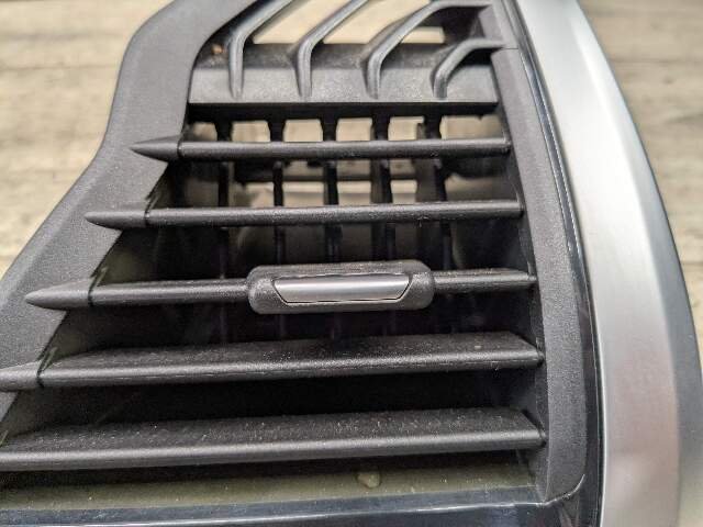 OEM BMW G01 G02 F97 F98 X3 X4 X3M X4M Front Right Passenger Air Vent Grille