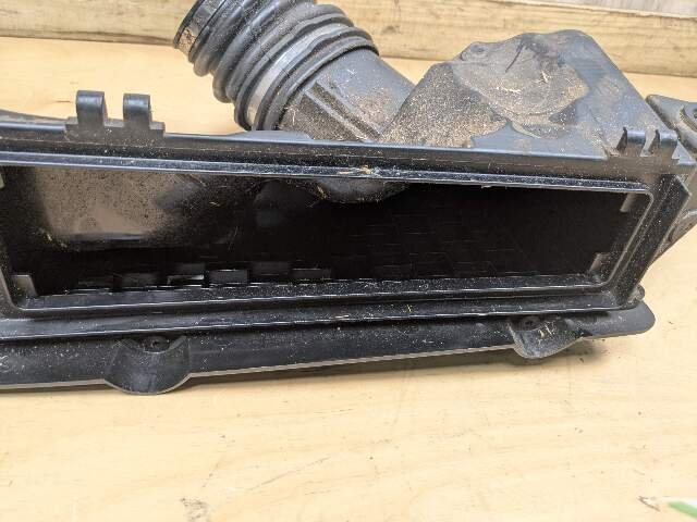 10-14 OEM BMW E70 E71 X5M X6M Engine S63 Air Intake Muffler Filter Box Housing