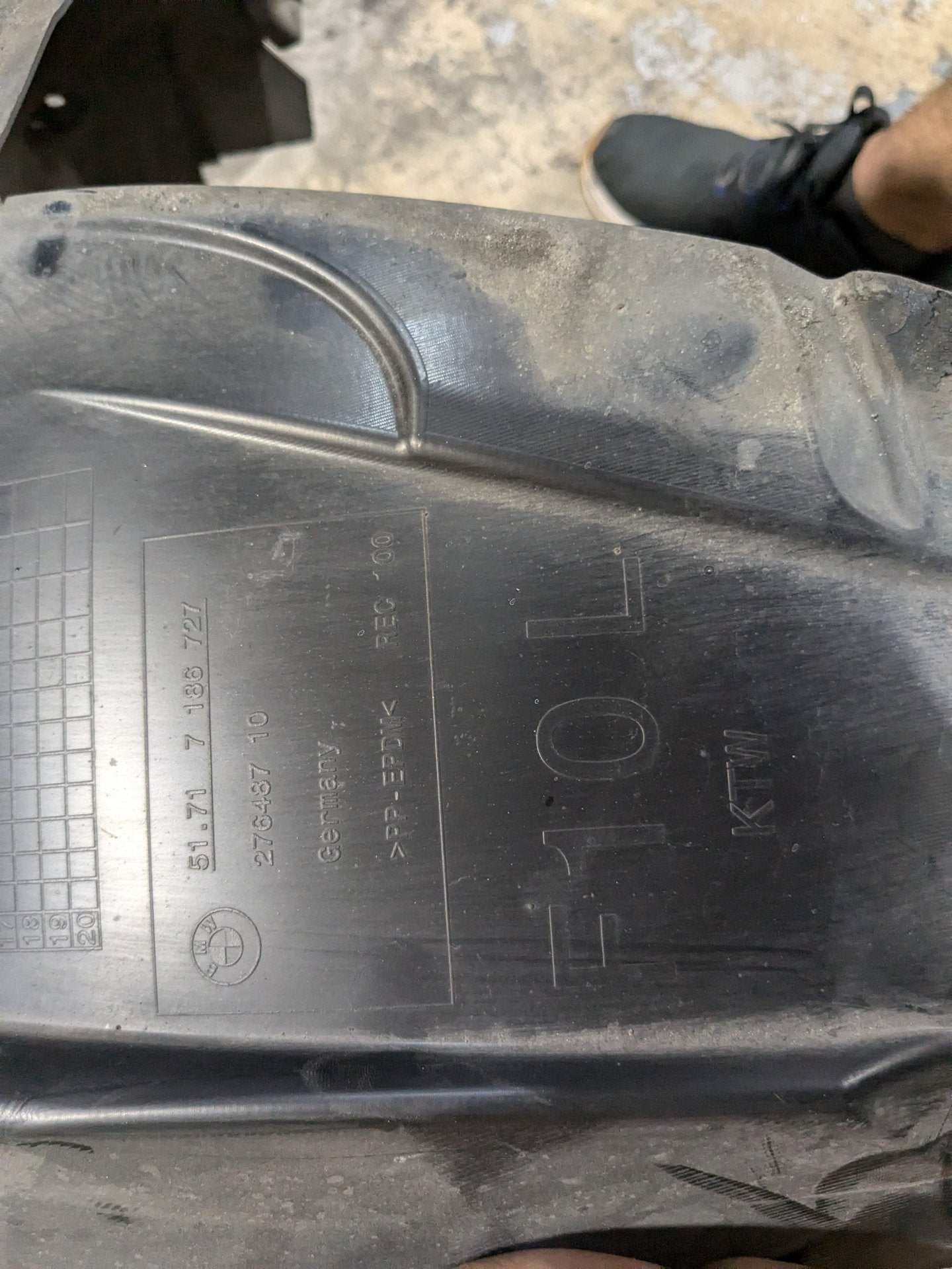 11-16 OEM BMW F10 528 535 550 Front Left Driver Fender Liner Wheel Splash Shield