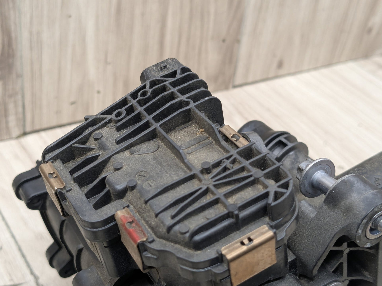 OEM BMW G01 G05 G20 G30 G42 M340 M440 Engine B58C Heat Management Module 8642559