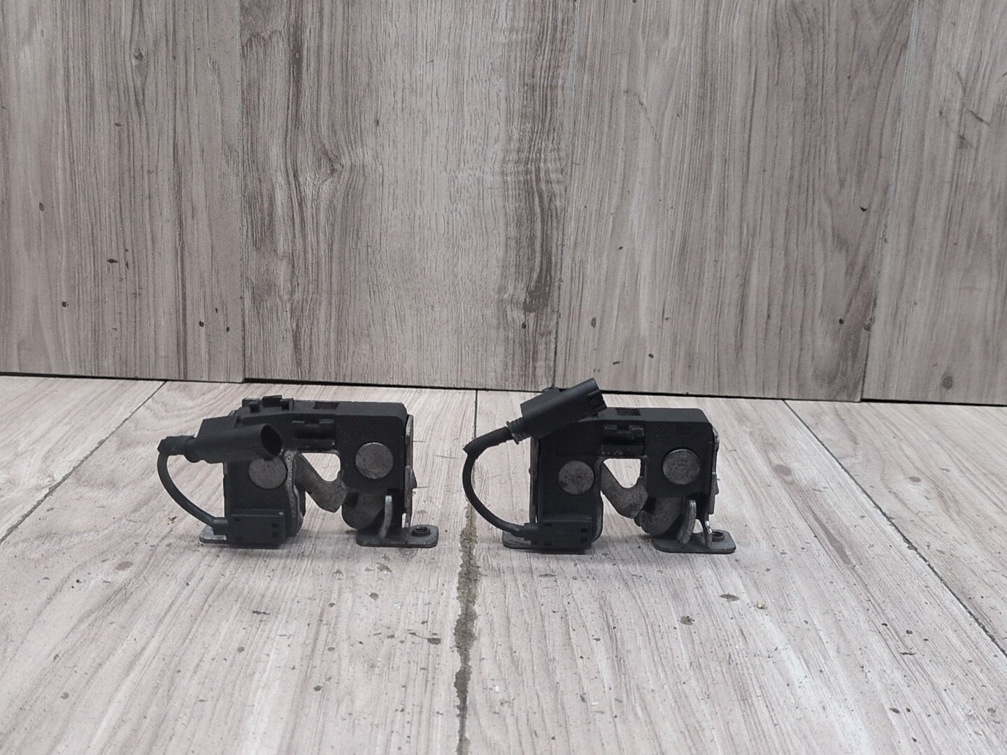 2004-2010 BMW M6 E64 Hood Bonnet Safety Lock Latches SET 7115228 OEM