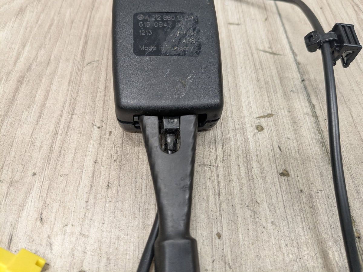OEM Mercedes W212 E350 E550 Front Left Right Driver Passenger Seat Belt Buckle