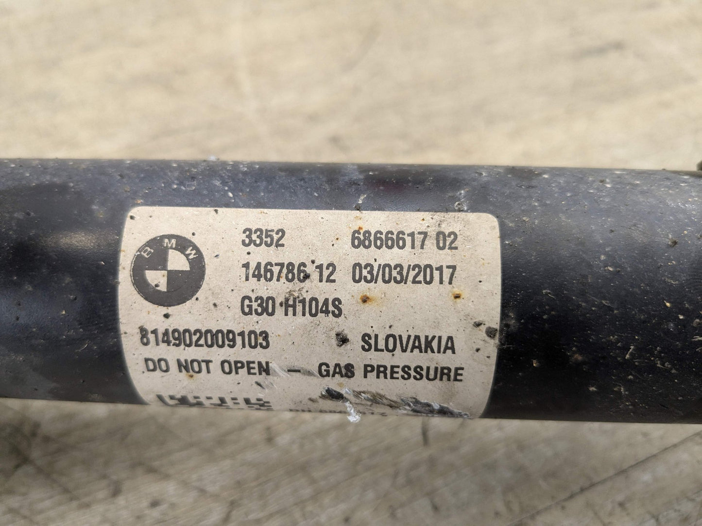 2017 BMW 540i G30 Rear Left Driver Spring Strut Shock Absorber 6866617 OEM BMW G30 530 540 REAR Left Right Side Suspension Strut Shock Absorber Spring