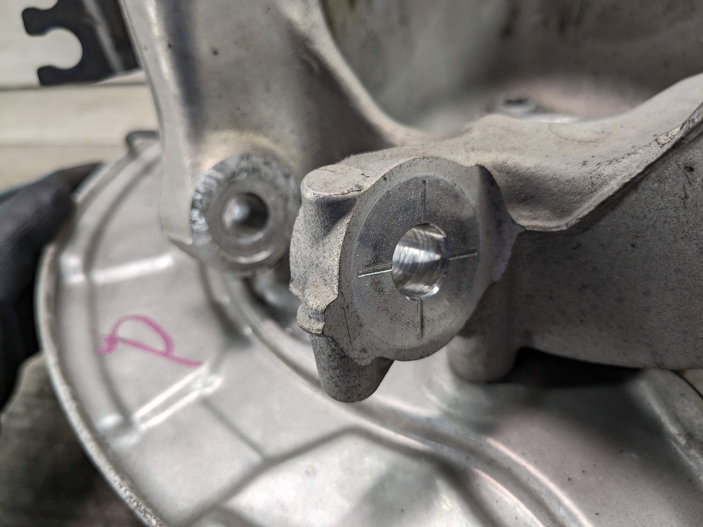 2018 BMW 540i G30 Rear Right Passenger Spindle Knuckle w/ Bearing 6866638 17-23 OEM BMW G30 530 540 M5550 REAR Right Passenger Hub Knuckle Bearing Carrier