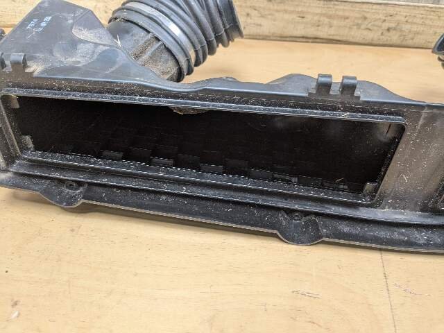 10-14 OEM BMW E70 E71 X5M X6M Engine S63 Air Intake Muffler Filter Box Housing