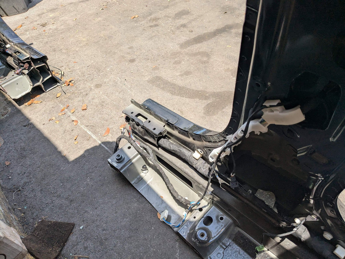 22-24 OEM BMW G26 430 M440 Left Driver Side B Pillar Door Body Cut Structure
